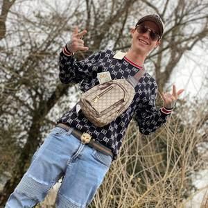 Meet your Posher, Dillon